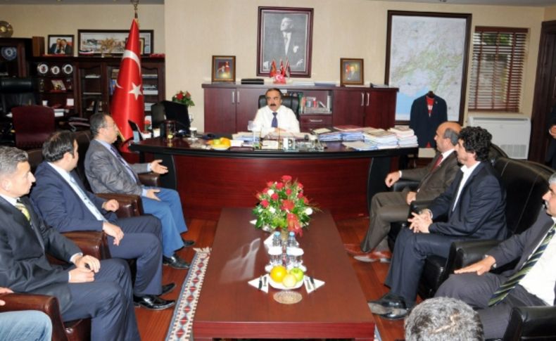Vali Coş Adana'yı gururlandıran karatecileri kabul etti