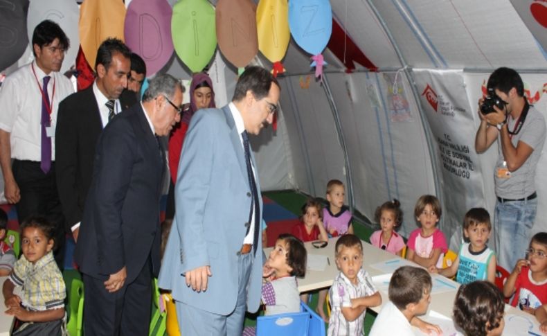 Vali Coş, Suriyeli sığınmacıların barındığı çadır kenti ziyaret etti