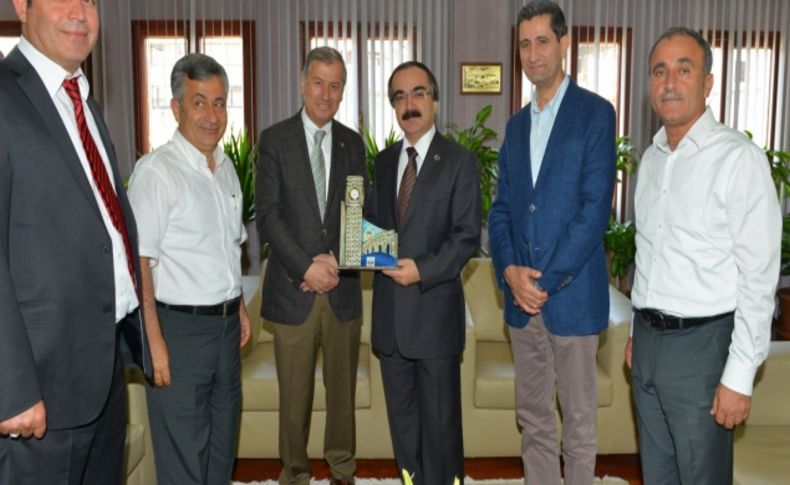 Vali Coş yeni ATO Başkanı Menevşe’ye ‘hayırlı olsun’ ziyareti