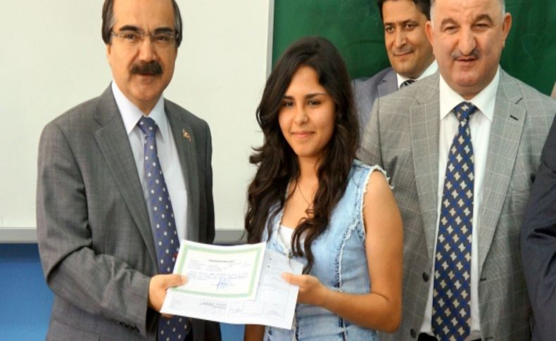 Vali Coş'tan öğrencilere: Çok çalışıp, kendinizi iyi yetiştirin