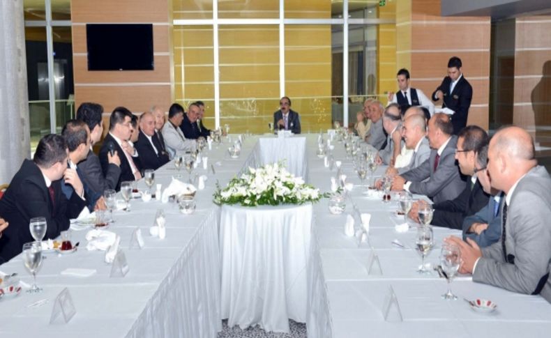 Vali Coş’tan tayini çıkan mülki idare amirlerine veda yemeği