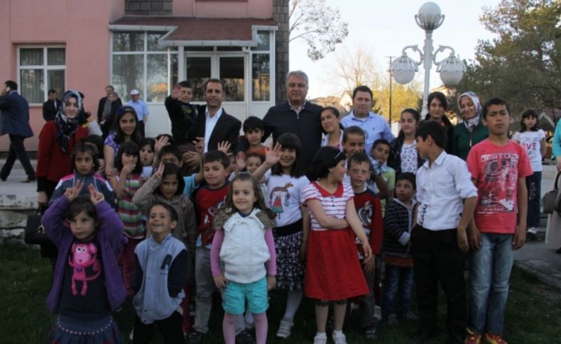 Vali Tekinarslan, Sevgi Evleri’ndeki çocukları konağında ağırladı