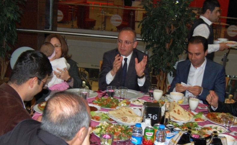 Vali Yurdakul'dan teşekkür yemeği
