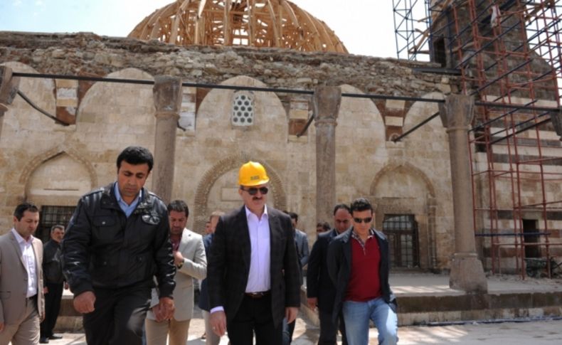 Van depreminde hasar gören tarihi yapılar restore ediliyor