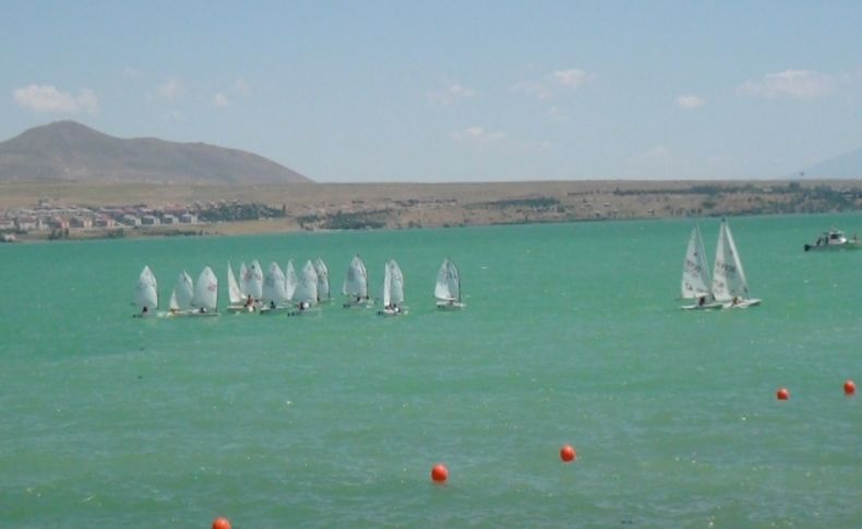 Van Gölü Su Sporları Festivali renkli görüntülere sahne oluyor
