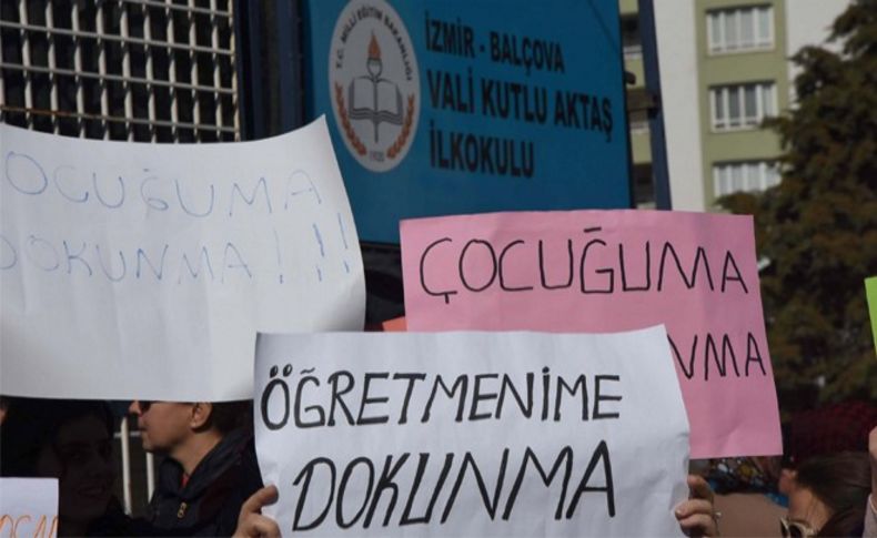 Veliler öğretmenler için imza topladı