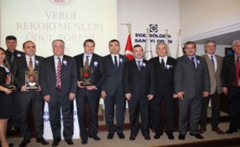 İzmir'de vergi şampiyonlarına plaket