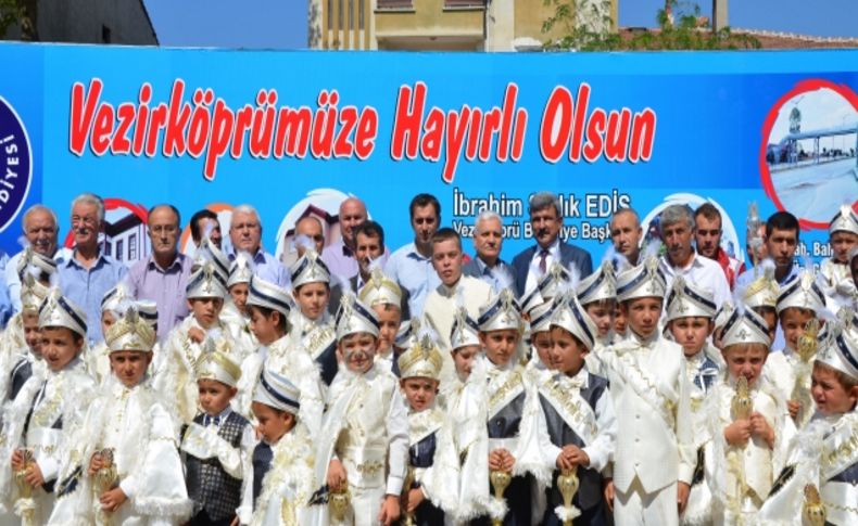 Vezirköprü Belediyesi 100 çocuğu sünnet ettirdi