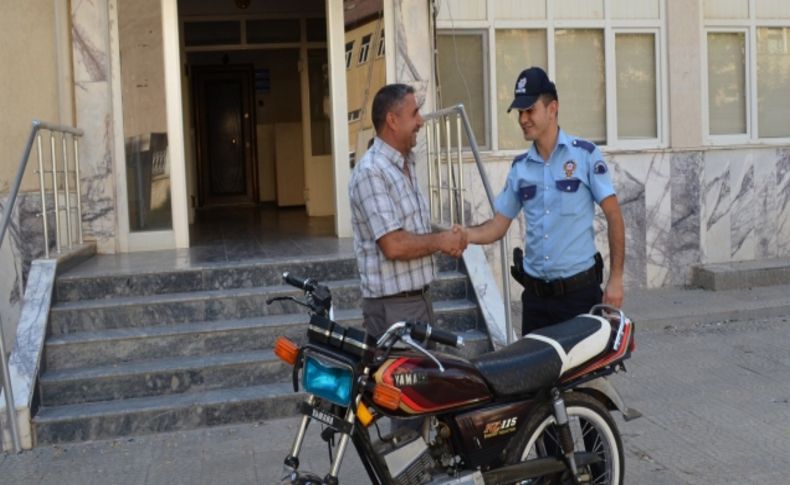 Viranşehir polisi çalıntı motorları sahiplerine teslim etti