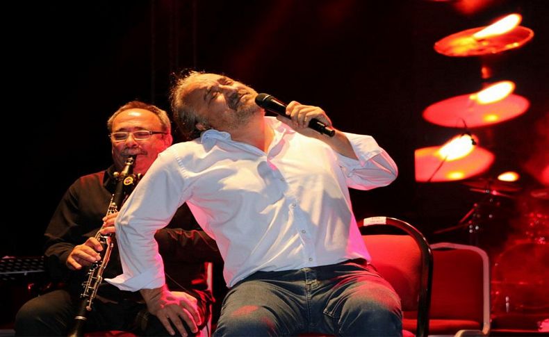 Volkan Konak, Çeşme'de konser verdi