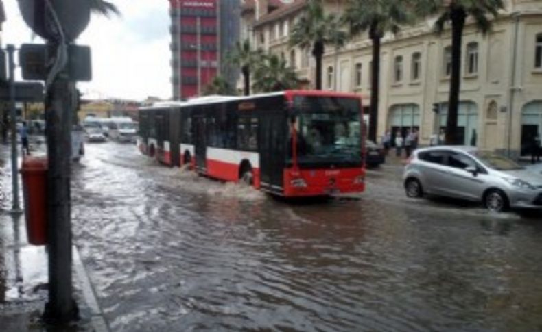 Meteorolojiden İzmir için 3 günlük sağanak uyarısı