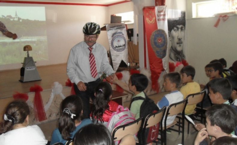 Yahyalı’da çocuklara kask kullanımının önemi anlatıldı