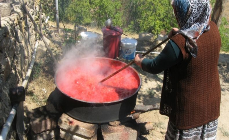 Yahyalı'da kadınların kışlık salça yapma telaşı başladı