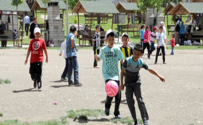 Yakacık, Yenimahalle’deki okulların piknik alanı oldu
