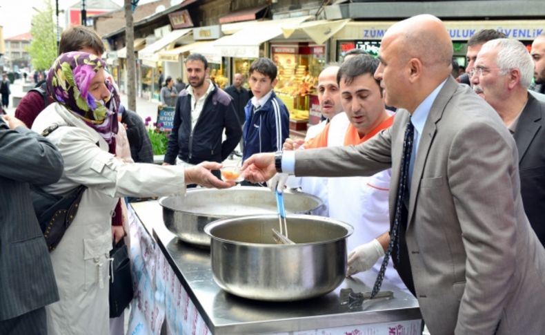 Yakutiye Belediyesi 'kandil simidi' dağıttı