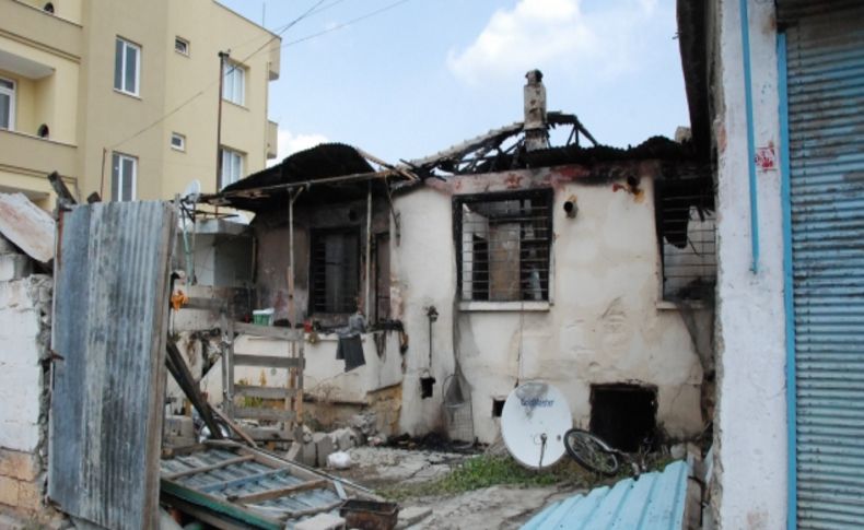 Yangın ahşap evi kullanılmaz hale getirdi