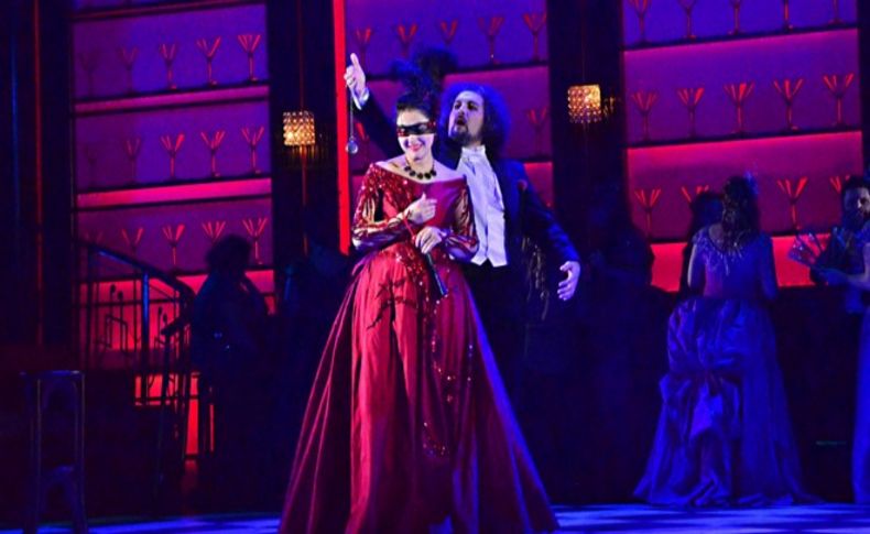 Yarasa opereti Elhamra sahnesinde