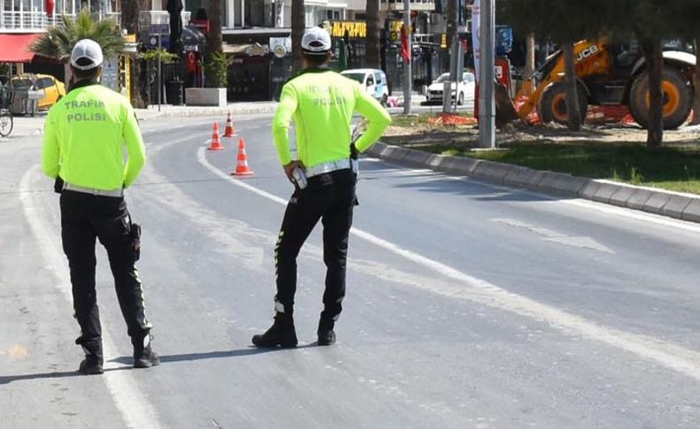 İzmir'de, yasağın son günü cadde ve sokaklar bomboş