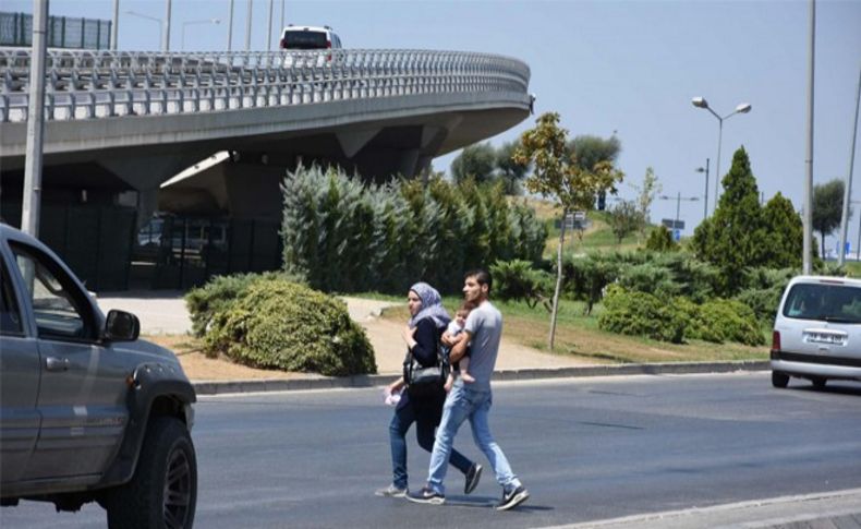 Yaşamınızı riske atmayın, üst geçidi kullanın