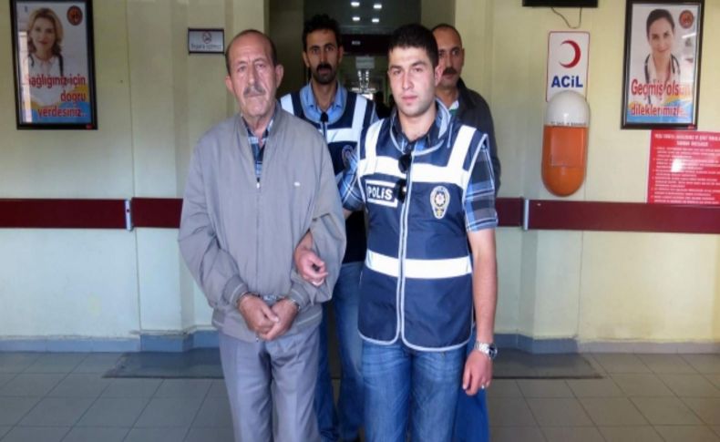 Yaşlı adamı dizine masaj yapma bahanesiyle dolandırdılar
