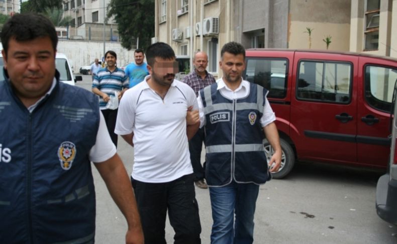 Yaşlı kadını gasp etmek isteyen zanlılar balkondan atladı