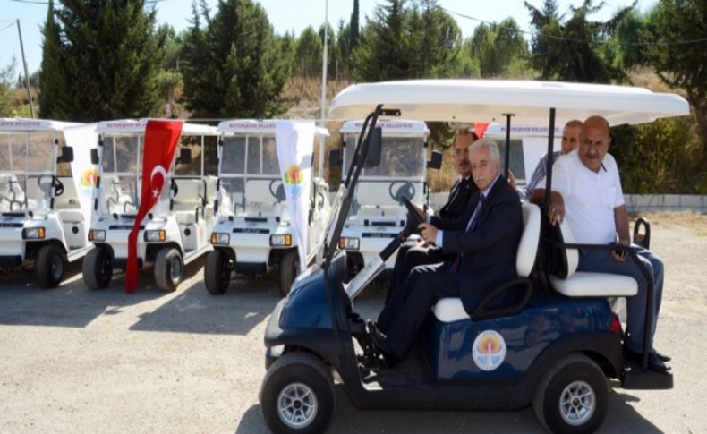 Yaşlı ve engelliler için mezarlıklara golf aracı alındı