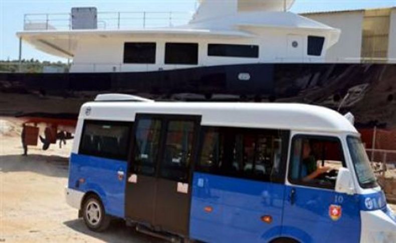 Yat ile minibüs çarpıştı