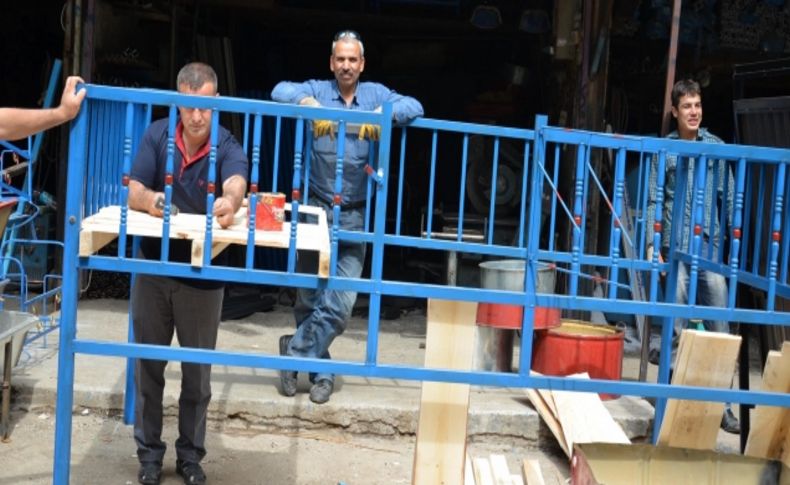 Yaz aylarının gözdesi tahtların üretimine başlandı