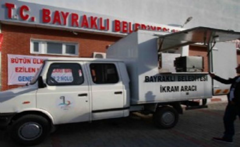 Bayraklı Belediyesi vatandaşların acılı günlerinde de yanında