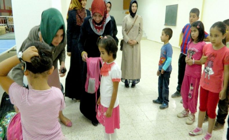 Yeni İklim Hanımlar Derneği'nden öğrencilere kırtasiye yardımı