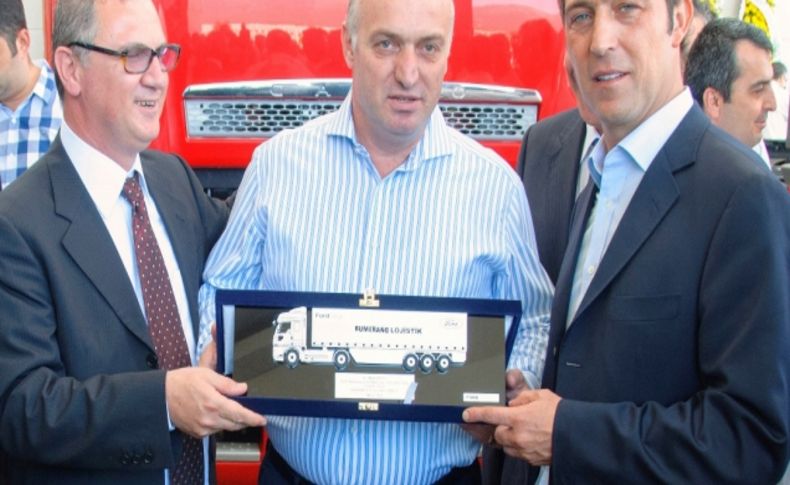 Yeni nesil 88 kamyonu sahibine Ali Koç teslim etti