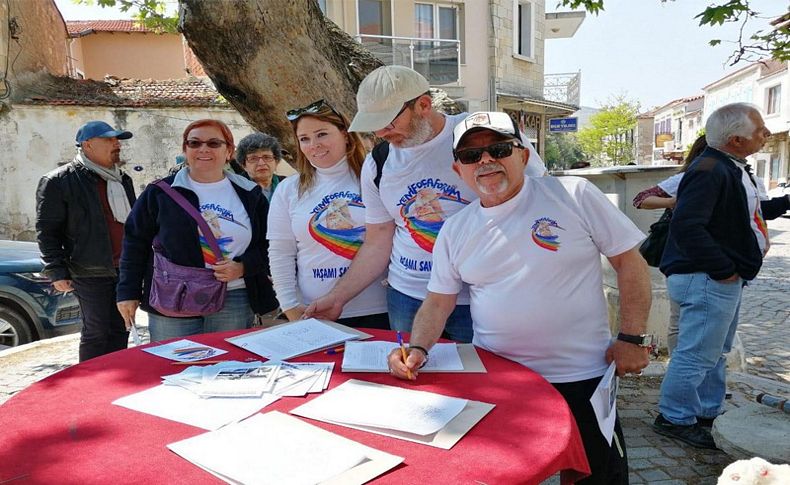 Yenifoça'da elektrik kesintisi protestosu