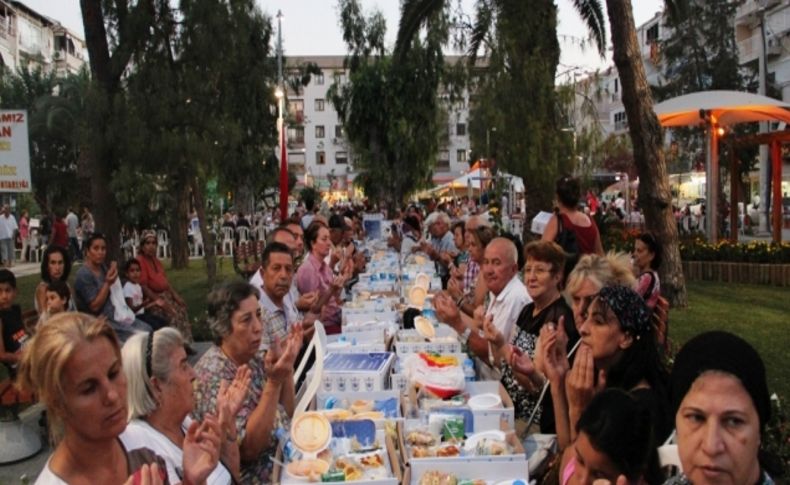 Yenilenen parkta iftar