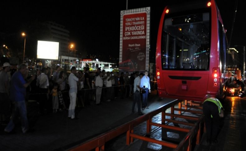 Yerli tramvay İpekböceği'nin deneme sürüşü parklanma engeline takıldı