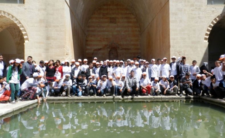 Yeşil Derik Okuma Salonu öğrencileri Mardin'i gezdi