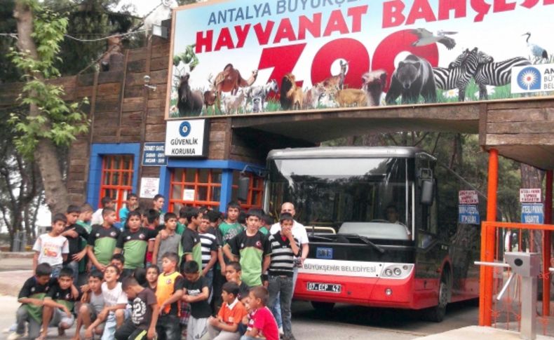 Yeşildereli öğrenciler Antalya Hayvanat Bahçesi’nde