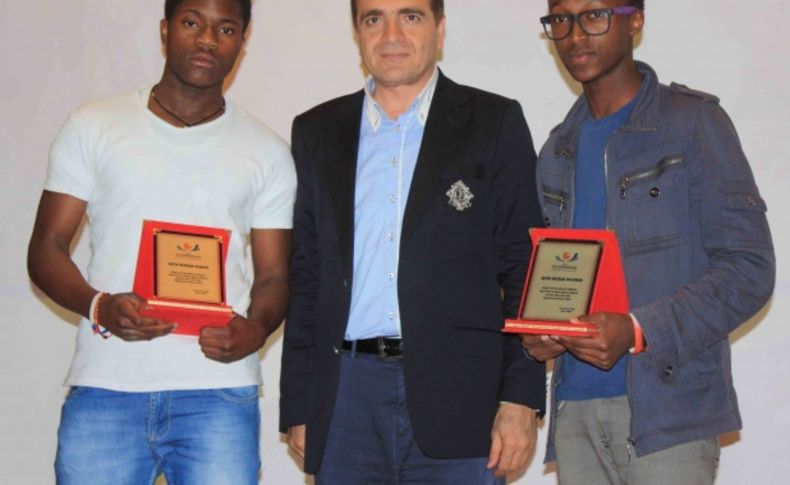 Yıldırımhan Gülcihan Memiş İlkokulu, başarılı sporcuları ödüllendirdi