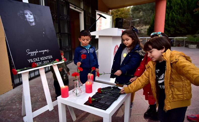 Yıldız Kenter Bornova’da adını taşıyan sahnede anıldı