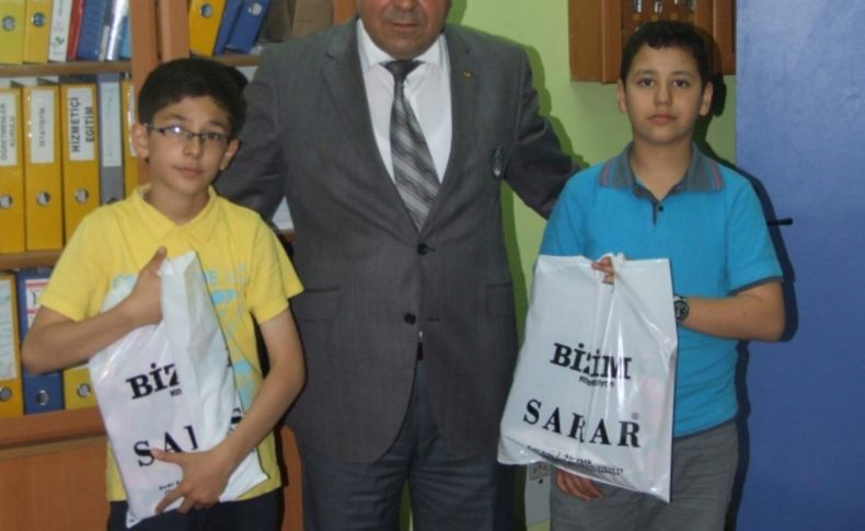 YOGİSAD Başkanı Çelik, başarılı öğrencileri ödüllendirdi