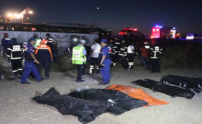 Yolcu otobüsü devrildi: Çok sayıda ölü ve yaralı var