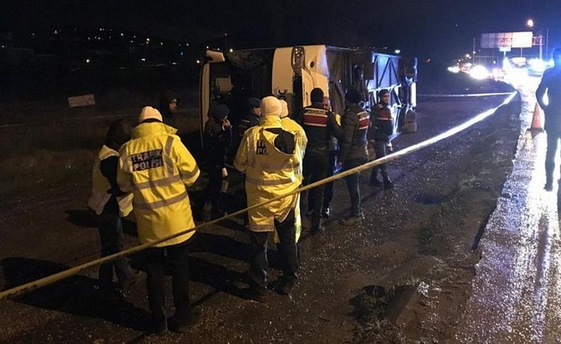 Yolcu otobüsü devrildi: Çok sayıda yaralı var