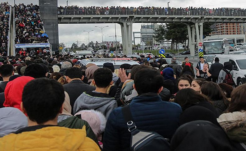 Yollar kilitlendi, trafik durdu!