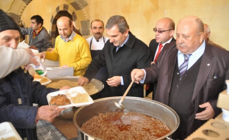 Yozgat'ta Kutlu Doğum Haftası dolayısıyla bin 500 kişilik yemek dağıtıldı