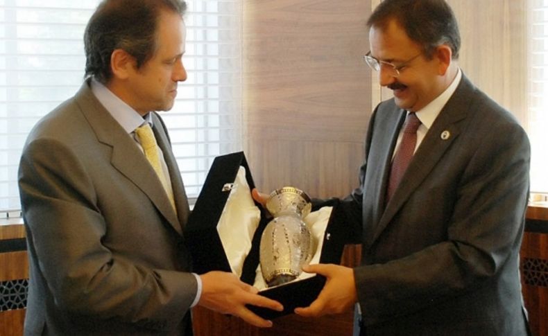 Yunan Büyükelçi'den Özhaseki'ye: Şampiyonla tanışmaktan onur duydum