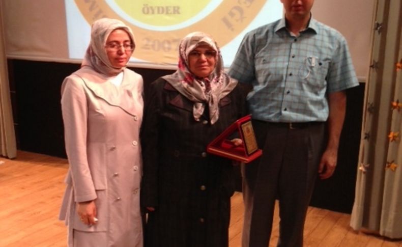 Yurt dışında görev yapan 17 öğretmenin ailelerine plaket verildi