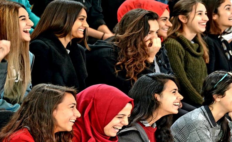 Yüzünüz hep böyle gülsün