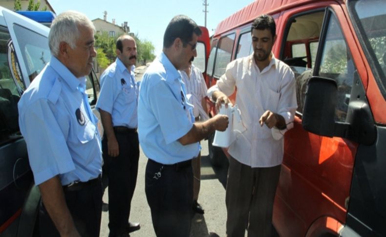 Zabıta ekipleri okul önlerini denetliyor