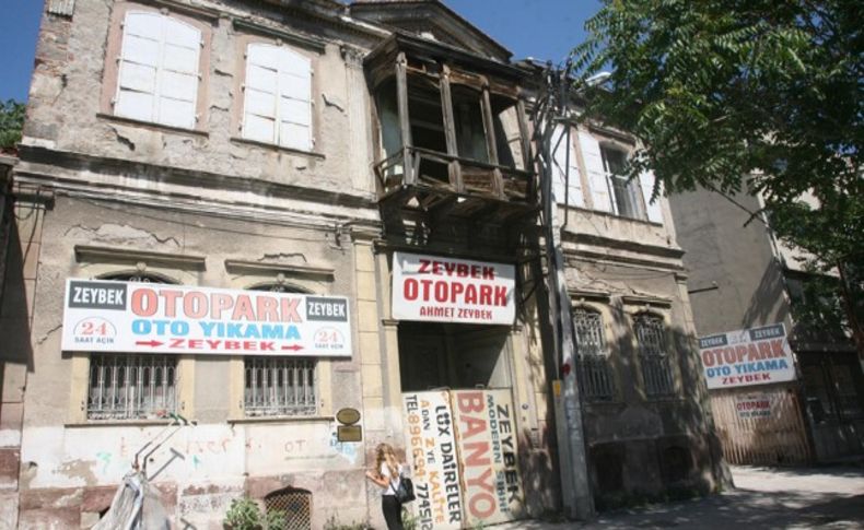 Tarihi evler reklam panosu