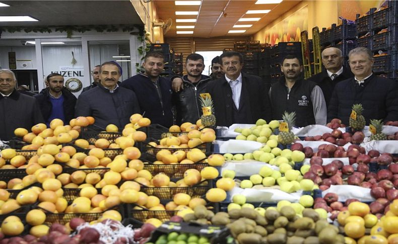 Zeybekci, gün doğumunda sebze halinde