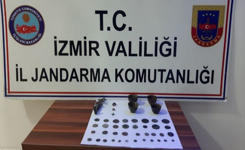 Zeytinlikte kaçak kazı yapan 16 kişi yakalandı